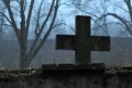 Brno Královo Pole - kříž za hřbitovní zdí