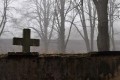 Brno Královo Pole - kříž za hřbitovní zdí
